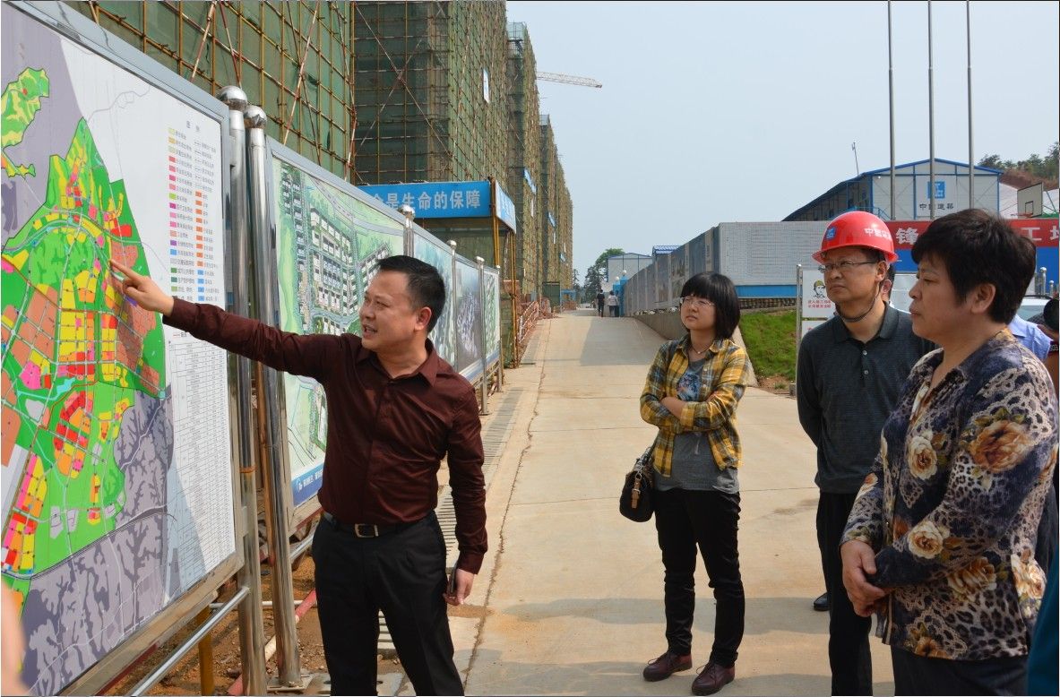 2014年4月18日市政協(xié)主席黃曙光調(diào)研機(jī)場大道、白關(guān)