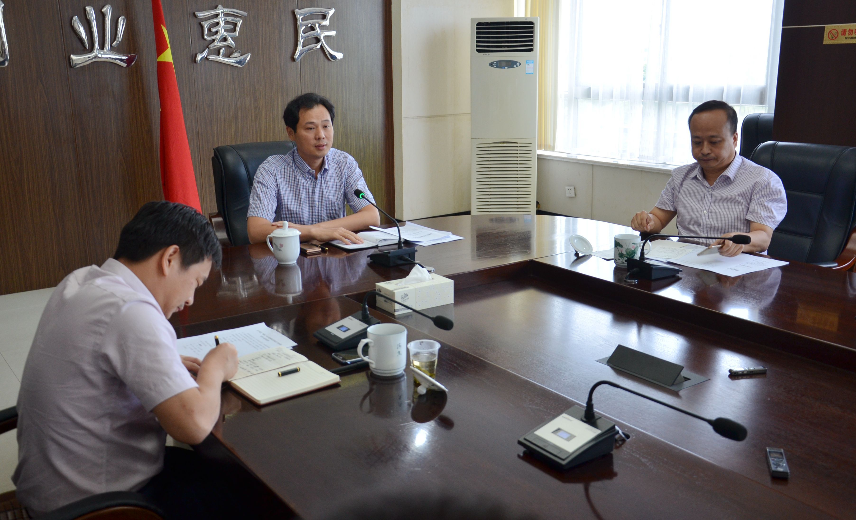 王建勇在千億大道、通用路及服瑞大道專題調(diào)度會(huì)上要求做到“六個(gè)超常規(guī)”