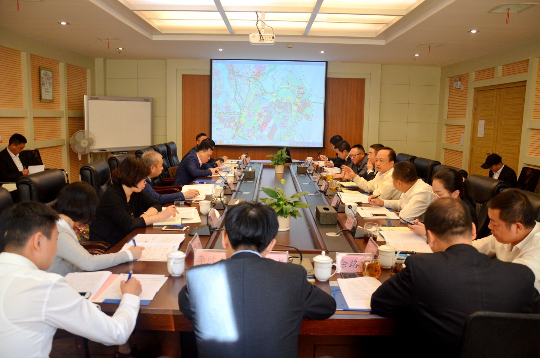 市國(guó)投集團(tuán)楊尚榮董事長(zhǎng)一行來(lái)新蘆淞集團(tuán)調(diào)研