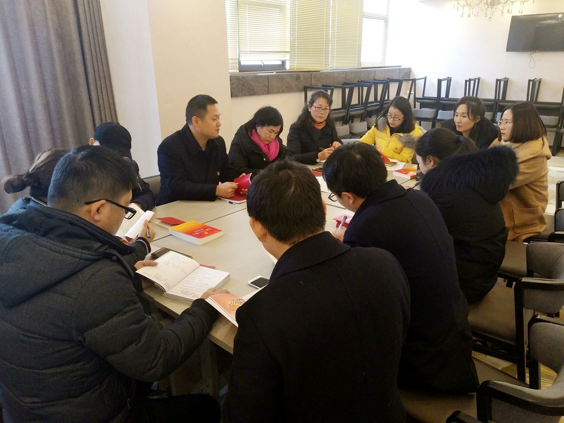 第一黨支部開展主題當(dāng)日活動，學(xué)習(xí)黨的十九大精神